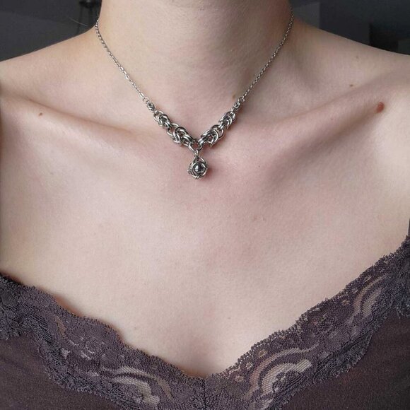 Medieval gothic chainmail choker necklace with a small silver chain - Picture 7 of 7
